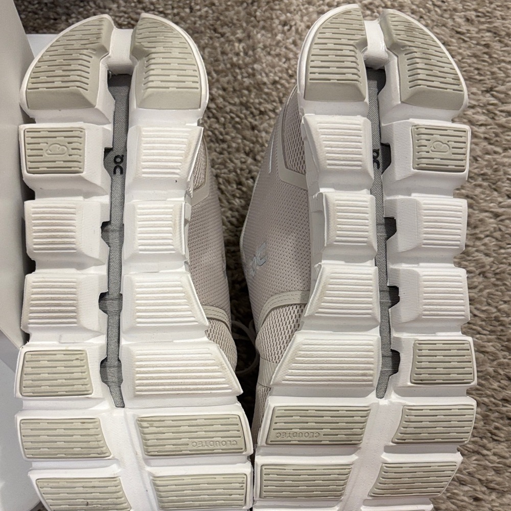 On Running Women's Cream and Gray Sneakers - Picture 6 of 9